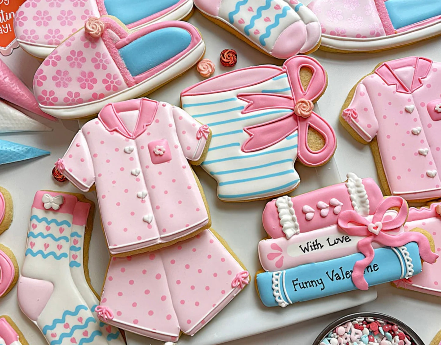 Valentines Day Cozy Set-6 Cookies