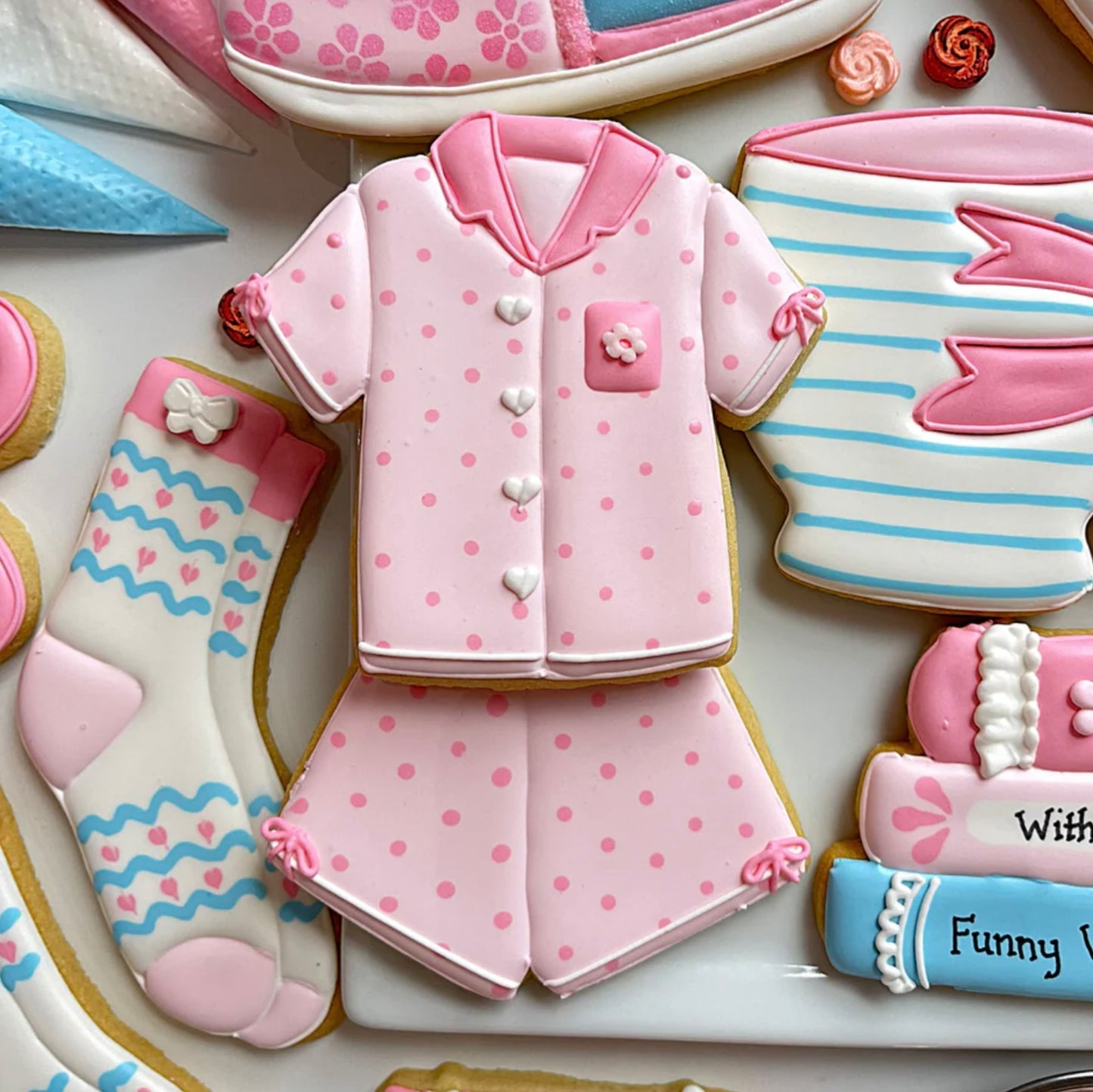 Valentines Day Cozy Set-6 Cookies